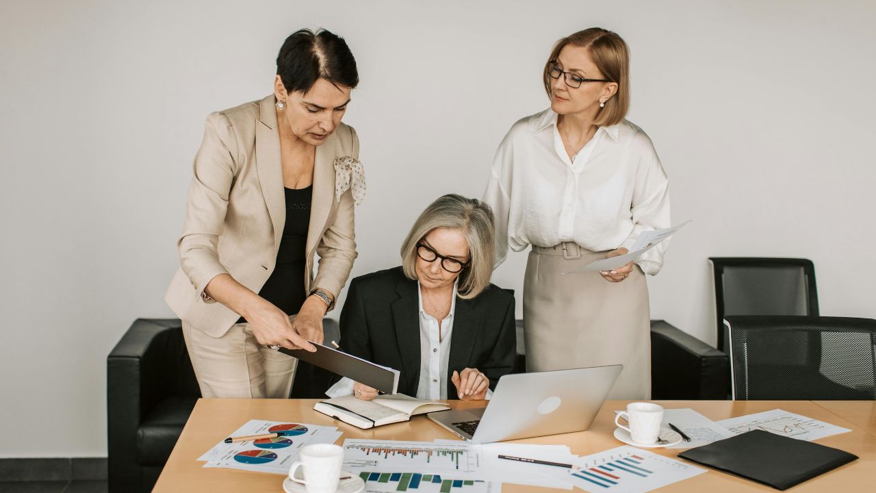 La participación de las mujeres en puestos relevantes o directivos dentro de las organizaciones empresariales en México bajó de 4% a 3% en sólo un año