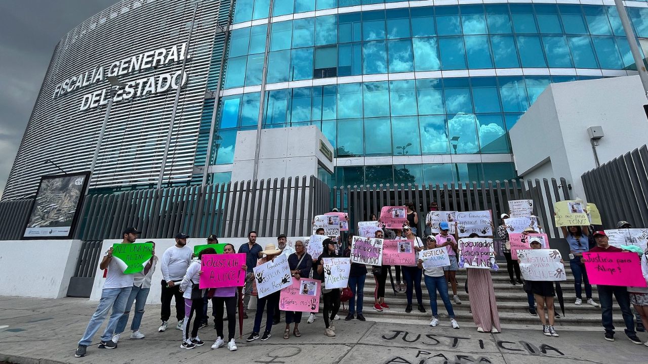 QUEJAS. Familiares de personas localizadas, como Jenyfer, han externado su molestia con los nulos avances en las investigaciones en la FGE.