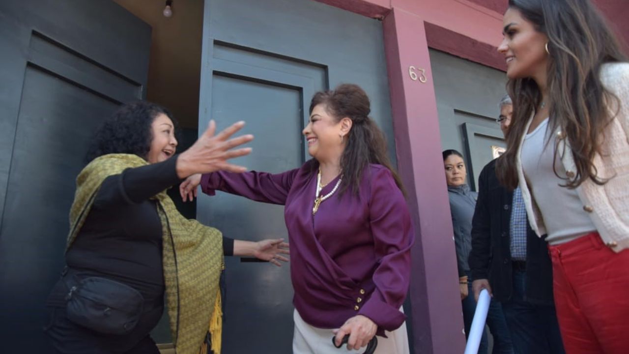 Labor. Junto con la alcaldesa de Cuauhtémoc, Alessandra Rojo de la Vega, la mandataria local fue a la colonia Obrera a ofrecer servicios de ayuda.