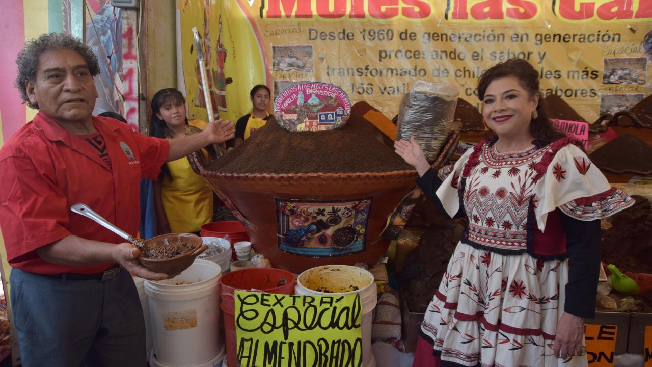 Fiesta. Este fin de semana, la jefa de Gobierno acudió a La Feria Nacional del Mole 2024 en San Pedro Atocpan, Milpa Alta, donde invitó a la ciudadanía a visitarlos.