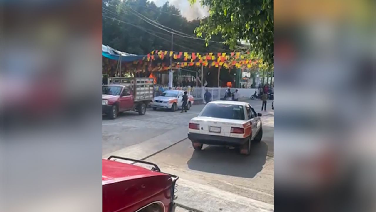 VIOLENCIA. Los dos jóvenes fueron quemados en el Zócalo del municipio, sin que las autoridades lograran hacer algo.