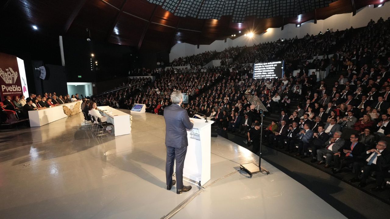 RELEVO. Entre los alcaldes que tomaron las riendas ayer, se encuentra José Chedraui, quien gobernará la capital poblana.