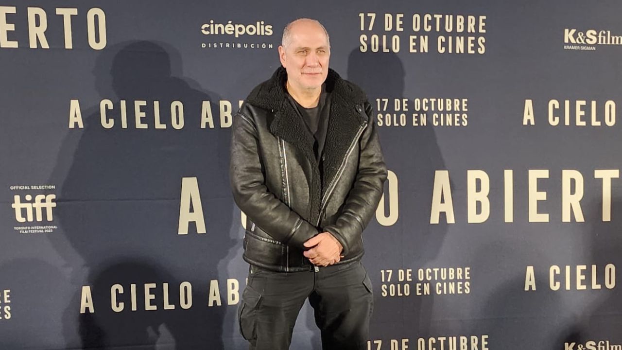 El aclamado escritor y guionista mexicano Guillermo Arriaga compartió detalles sobre su célebre película Amores Perros