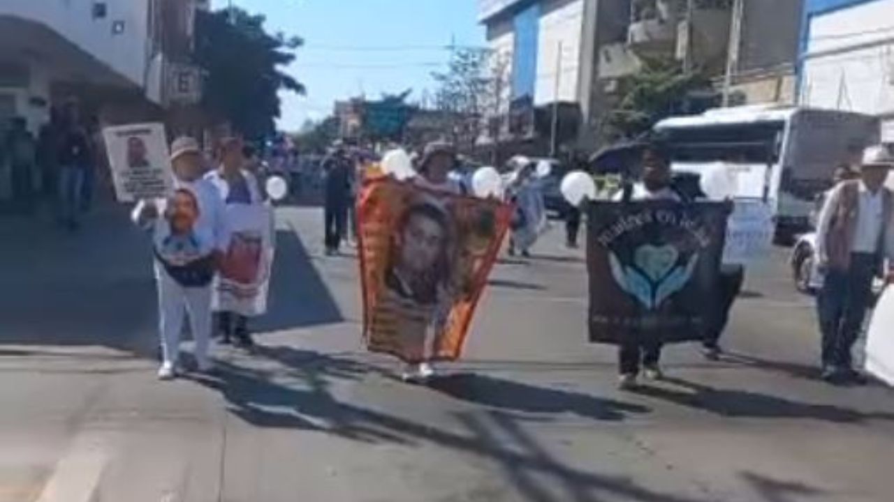 SEGURIDAD. Madres buscadoras marcharon ayer en Culiacán debido al alza de desapariciones forzadas.