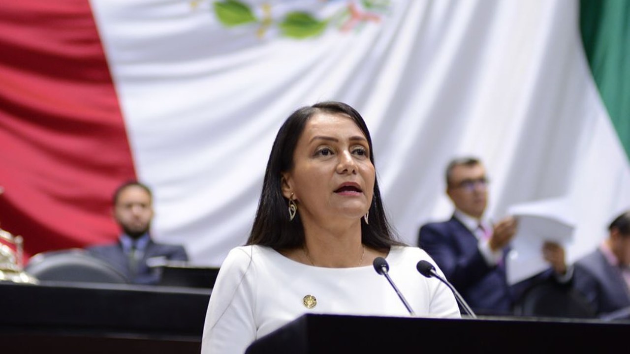 La diputa federal Gabriela Benavides (PVEM) presentó este miércoles una iniciativa de reforma para que los aguinaldos pasen de 15 a 30 días.