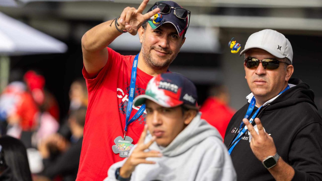 fanáticos acudieron al Autódromo Hermanos Rodríguez para una nueva edición del Gran Premio de México en apoyo al "Checo".