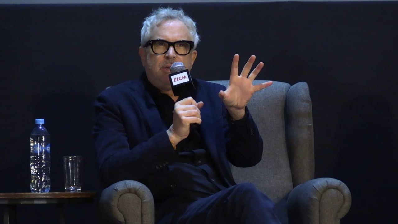 Alfonso Cuarón en rueda de prensa, en el marco del Festival Internacional de Cine de Morelia