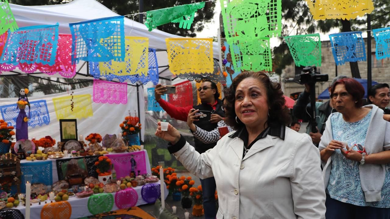 La Alcaldía AO inició los festejos de Día de Muertos en la Plaza San Jacinto, en San Ángel, con la presentación de la tradicional ofrenda.