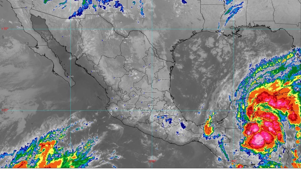 La Tormenta Tropical Nadine interaccionará con el Frente Frío número 4 y provocará lluvias torrenciales en la Península de Yucatán.