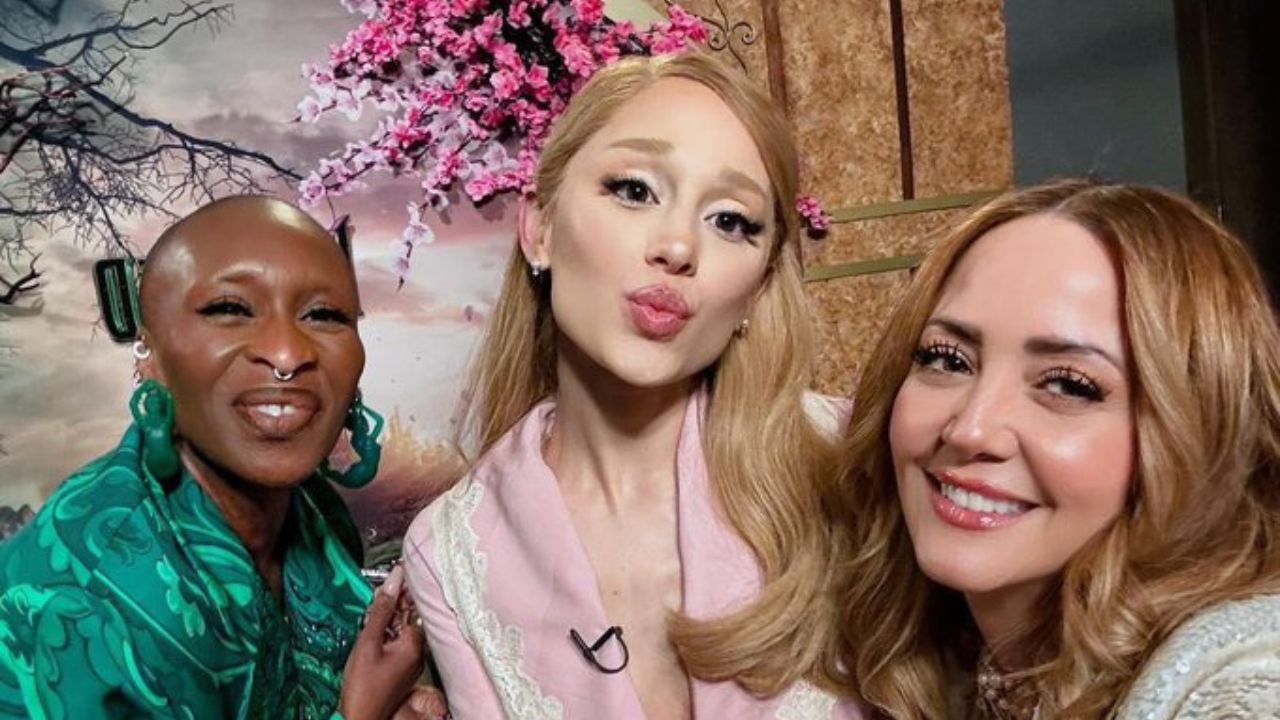 Ariana Grande y Cynthia Erivo se tomaron una selfie con Andrea Legarreta