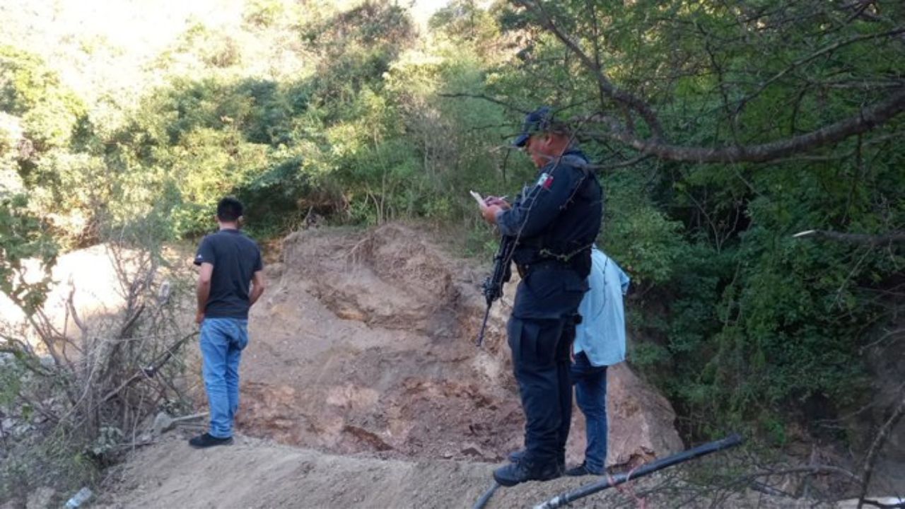 El lugar del accidente se ubica aproximadamente una hora y media de la cabecera municipal de Badiraguato.