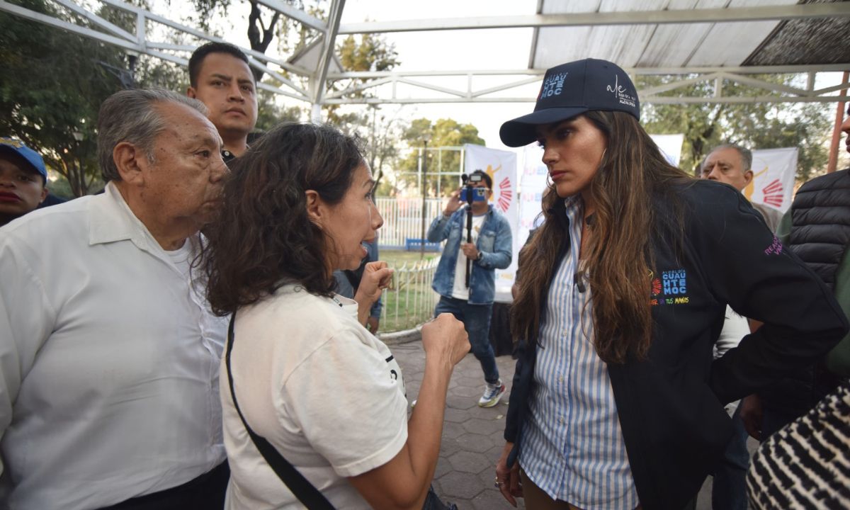 La alcaldesa de Cuauhtémoc Alessandra Rojo de la Vega sostuvo un encuentro con vecinos de la colonia Guerrero.