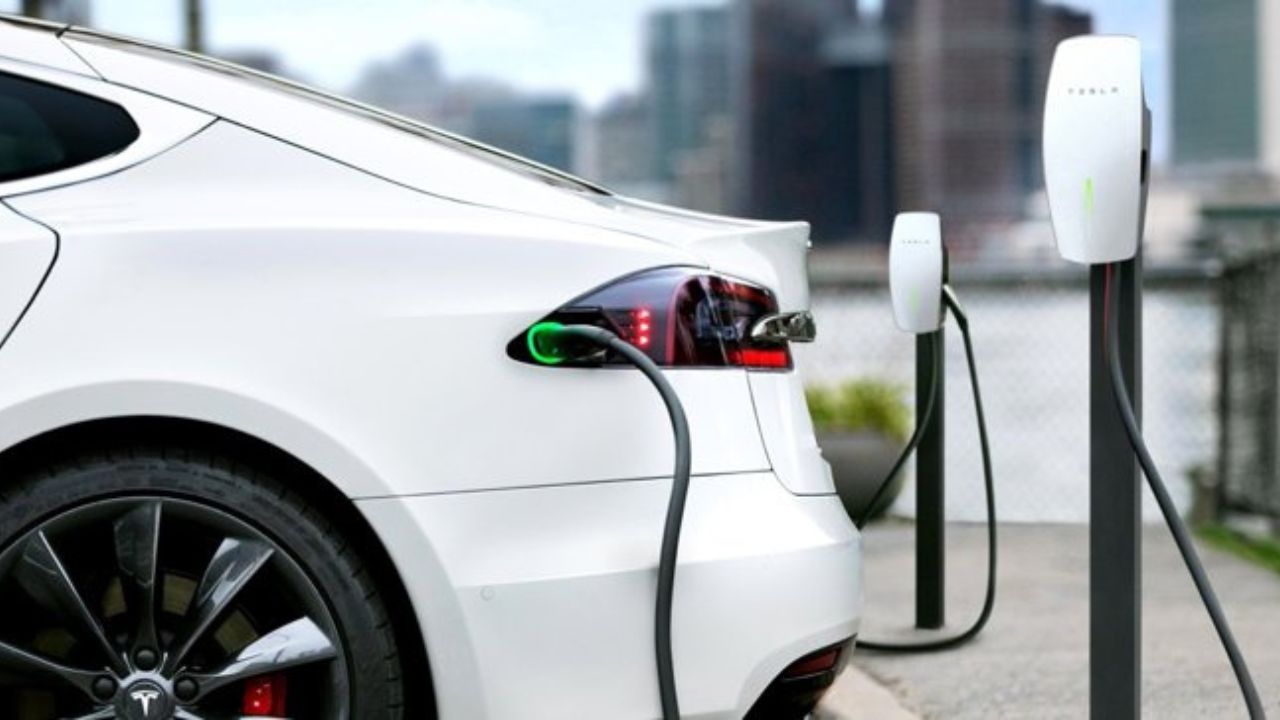 California se alista para políticas de Trump contra autos eléctricos