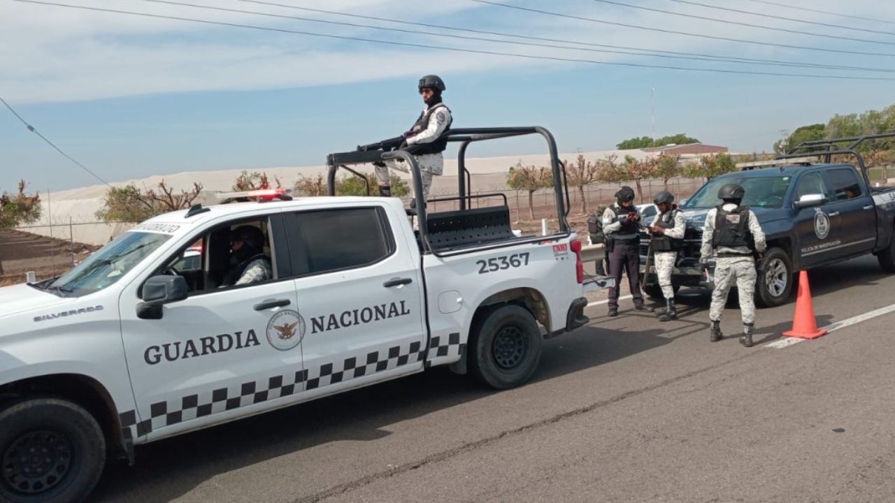 La unidad fue localizada a la orilla de la carretera Culiacán-Costa Rica.