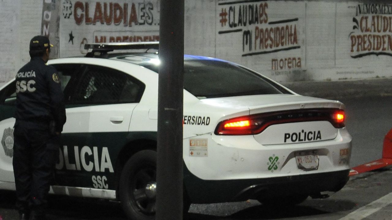 Elementos de la SSC detuvieron a un hombre por presuntamente agredir con un cuchillo a su pareja sentimental en la alcaldía Coyoacán.