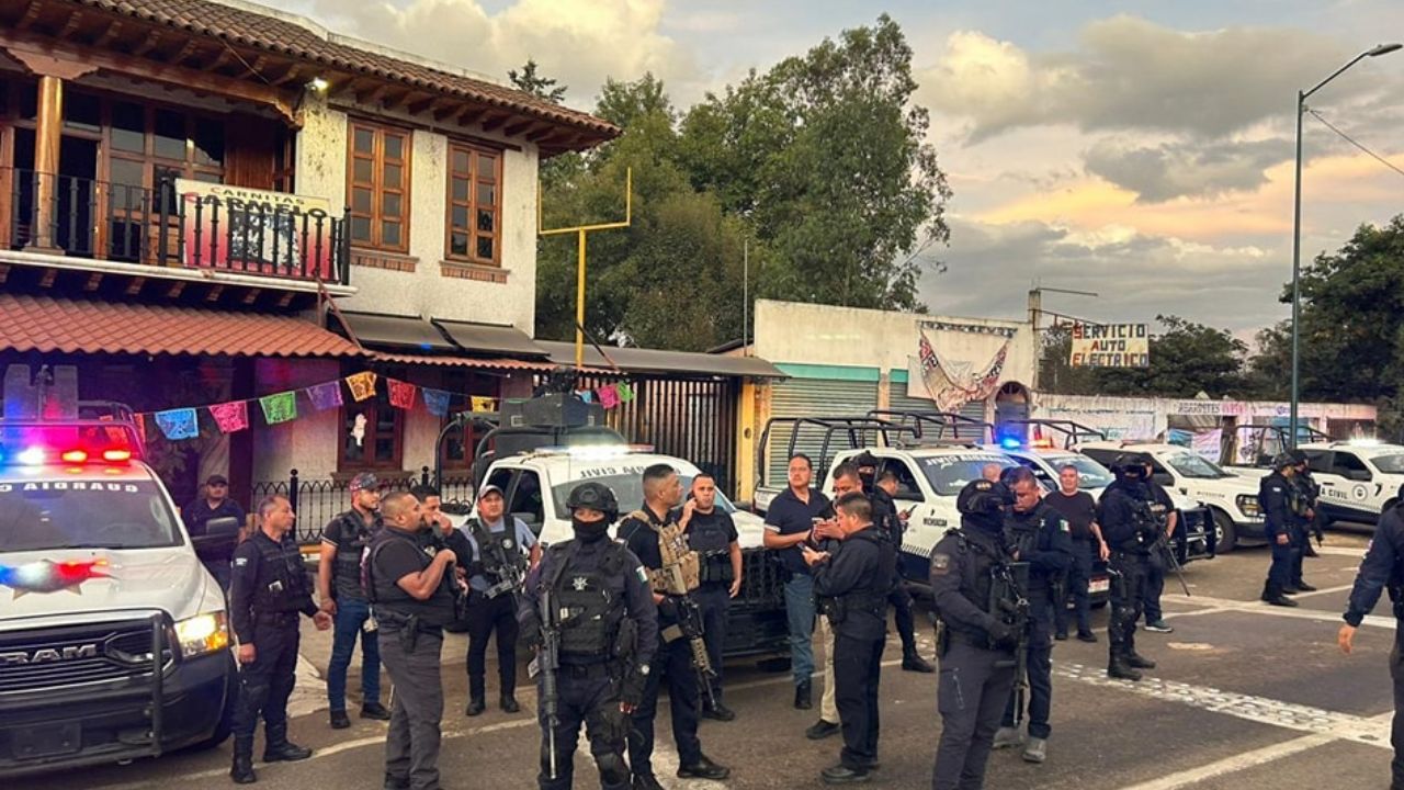 Se enfrentan en Michoacán Guardia Civil y sujetos armados.