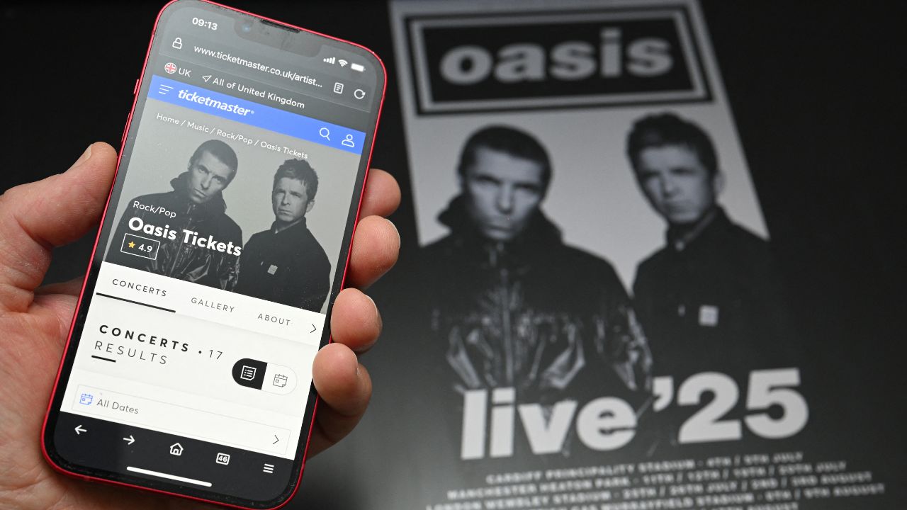 Fans de Oasis tratando de comprar boletos para sus shows en Reino Unido