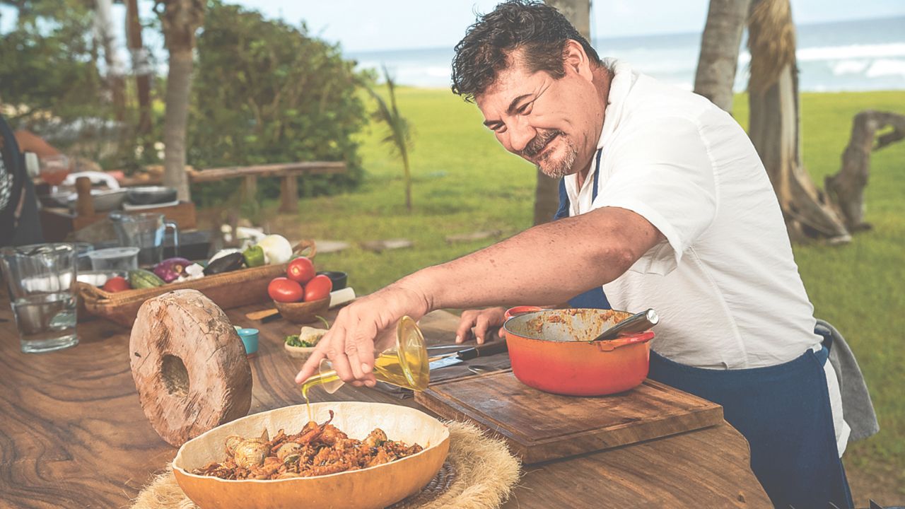 El reconocido chef Alex Ruiz, hoy estrena su programa Cocina de Mar. Pacífico, por elGourmet