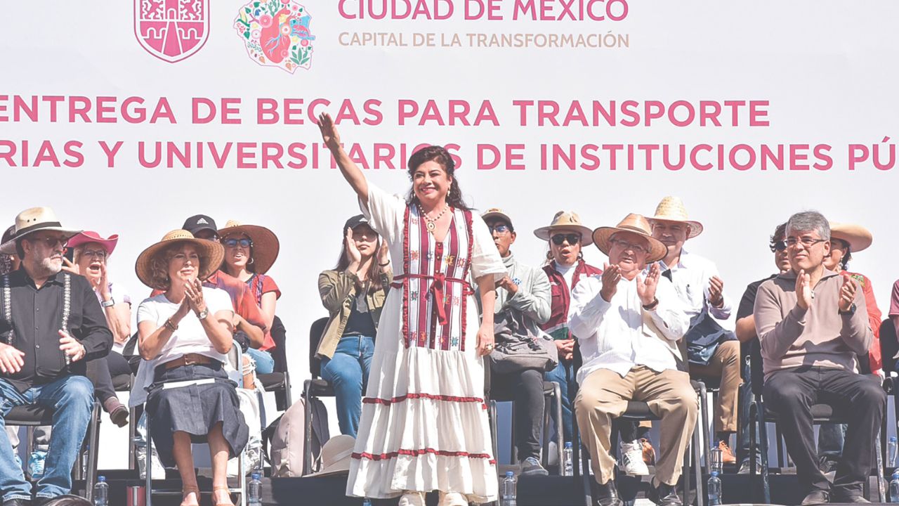 Beneficio. La jefa de Gobierno destacó que este apoyo solventará los gastos de transporte de los alumnos.