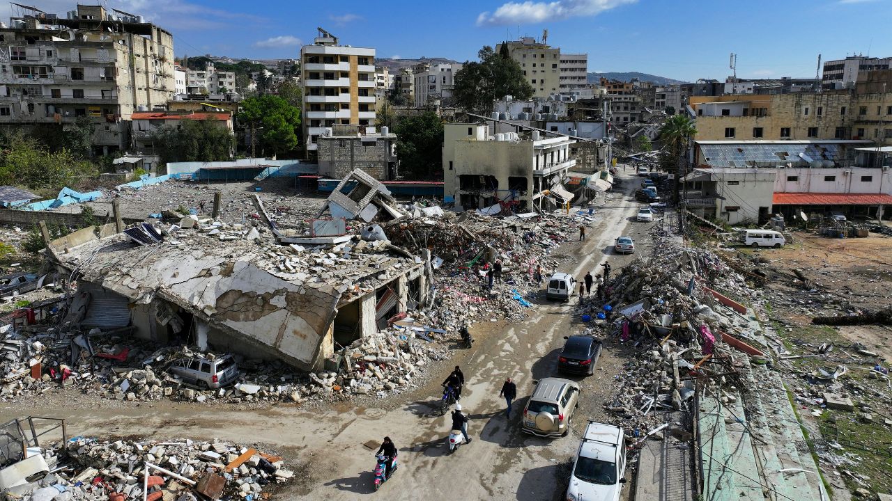 Saldo. Beirut enfrenta un retorno incierto tras la tregua, con civiles que regresan a zonas devastadas y un ejército aún limitado.