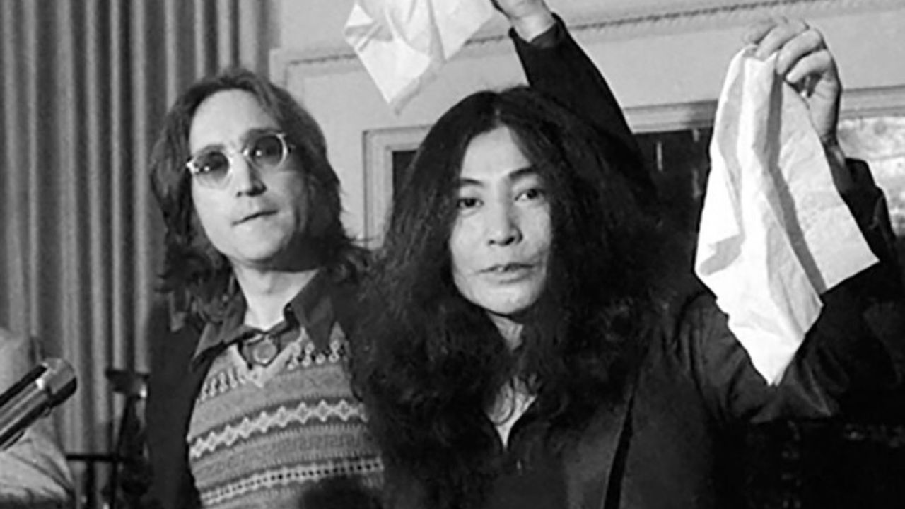 La justicia suiza sentenció que un reloj que Yoko Ono regaló a John Lennon poco antes de su asesinato, pertenece legalmente a la artista y viuda del exmiembro de The Beatles.