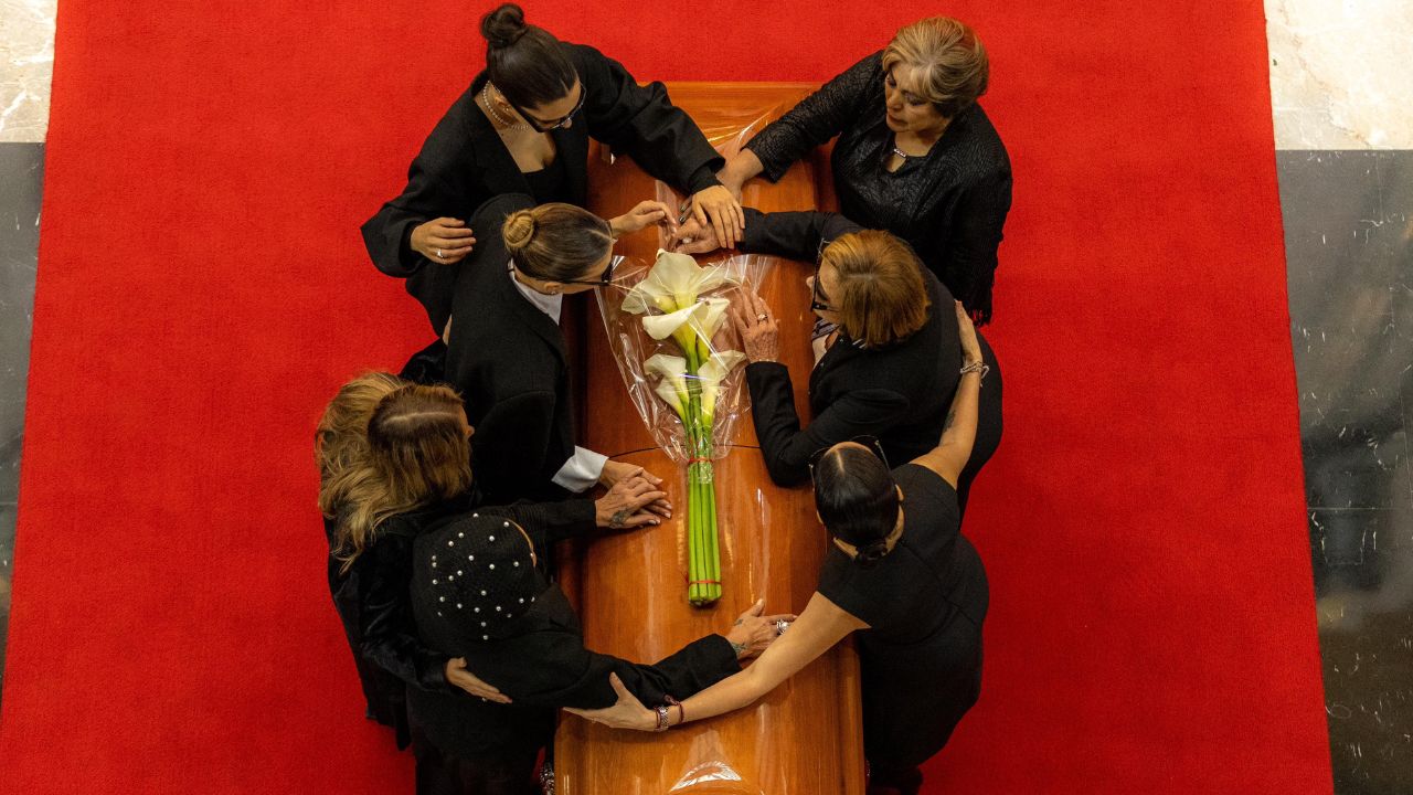 "Solamente una Vez” y “Amor Eterno” también resonaron en el vestíbulo del Palacio de Bellas Artes