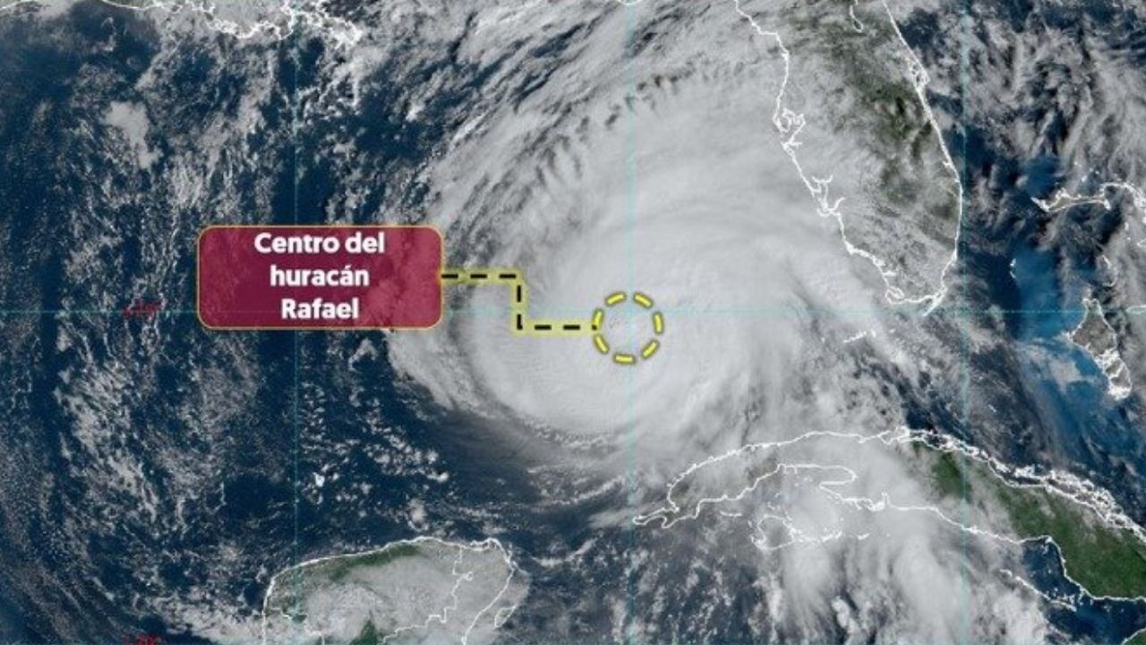 Huracán Rafael se desplaza hacia el Golfo de México. 