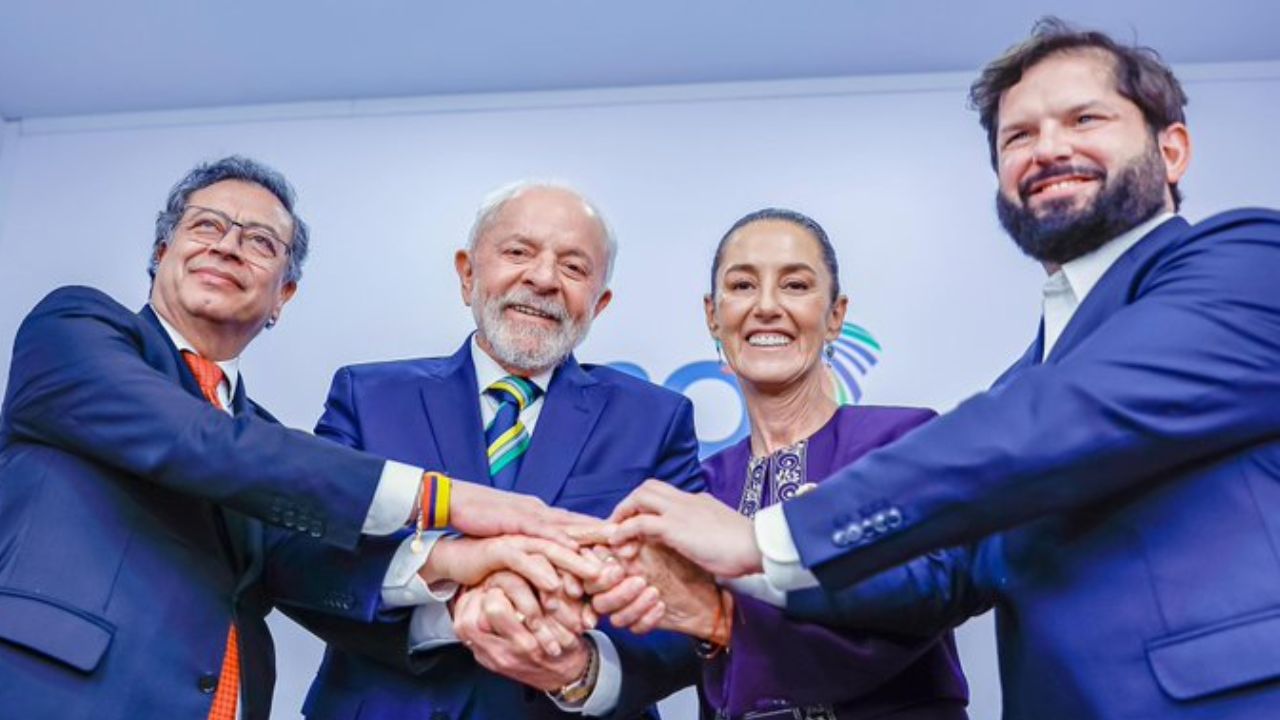 El presidente de Brasil, presume foto con la presidenta de México, el presidente de Chile y el presidente de Colombia.