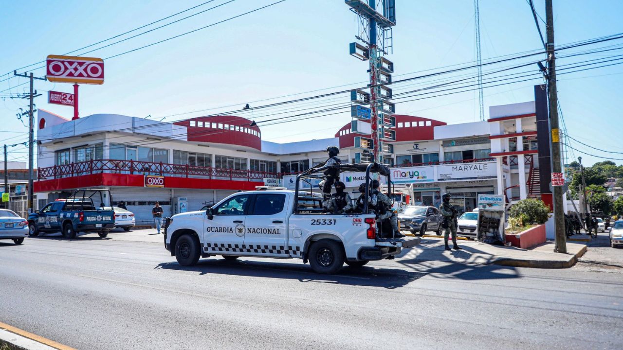 Elementos del Ejército y de la Guardia Nacional realizando operaciones de vigilancia y seguridad en Culiacán.