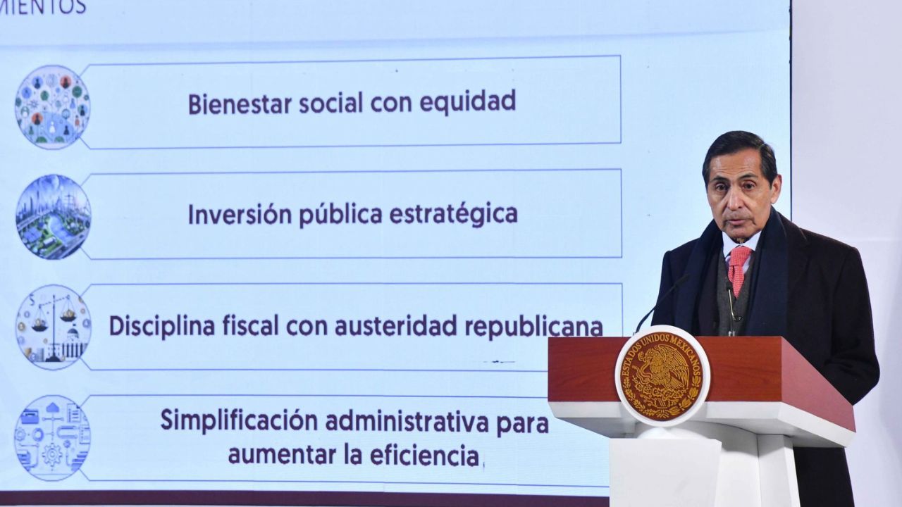 El titular de la Secretaría de Hacienda y Crédito Público, Rogelio Ramírez de la O, durante la presentación del PEF 2025.