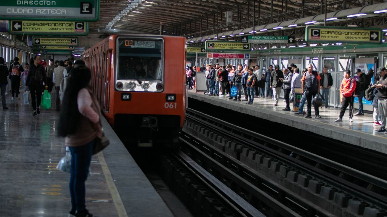 Una persona presuntamente se arrojó a las vías del Metro en la Línea B.