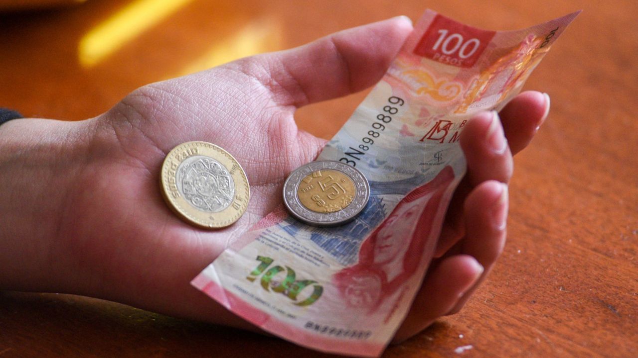 La moneda mexicana cerró alrededor de 20.40 pesos por dólar, mostrando una apreciación de 0.94% o 19.3 centavos.