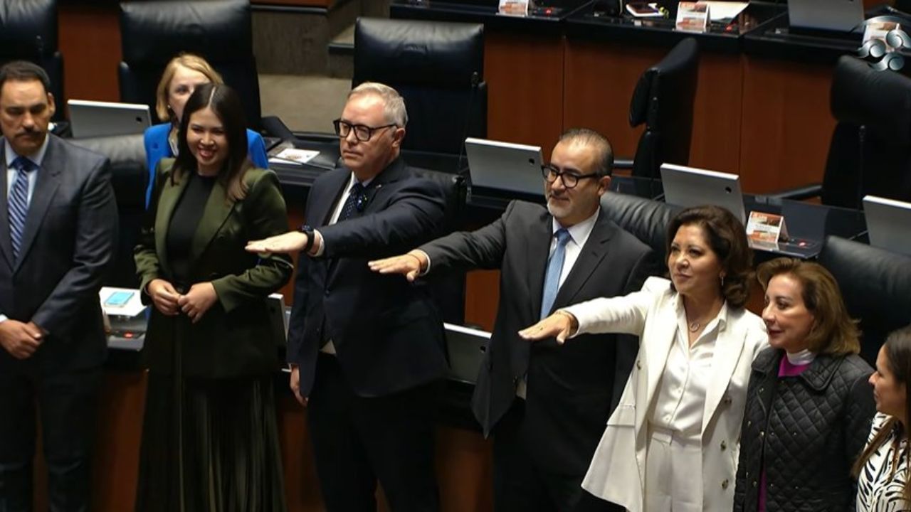 Mauricio Vila, Gustavo Sánchez y Waldo Fernández rinden protesta como nuevos suplentes.