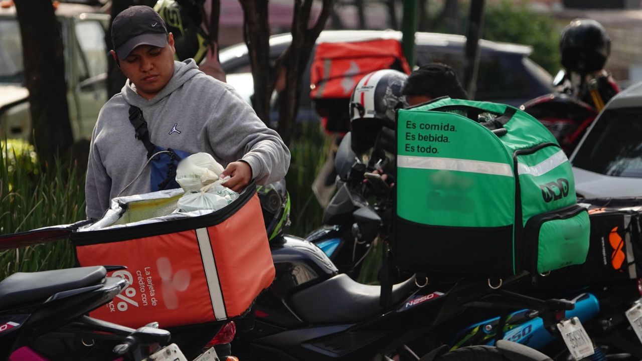 La diputada Ana Buendía García presentó una iniciativa de reforma para prohibir la venta de alcohol a menores a través de apps por internet.