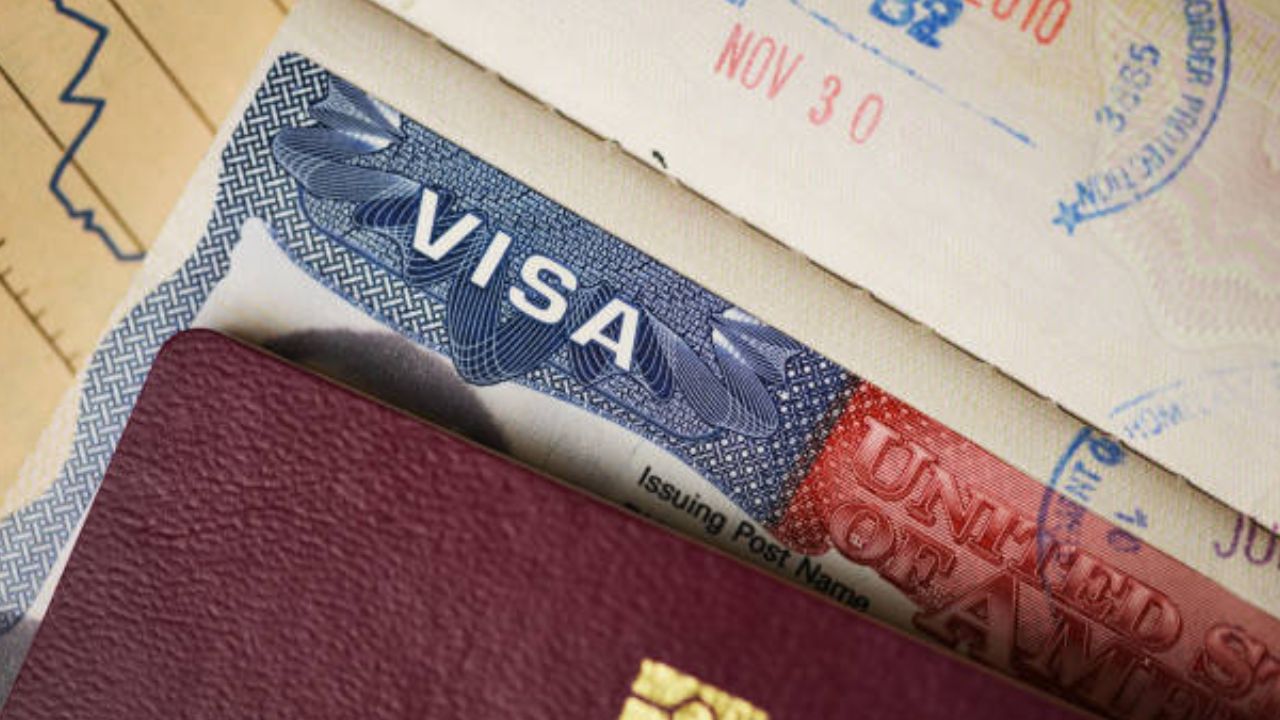 Si estás pensando en tramitar tu visa americana, debes saber que hay personas que pueden hacerlo sin entrevista; conoce los requisitos.