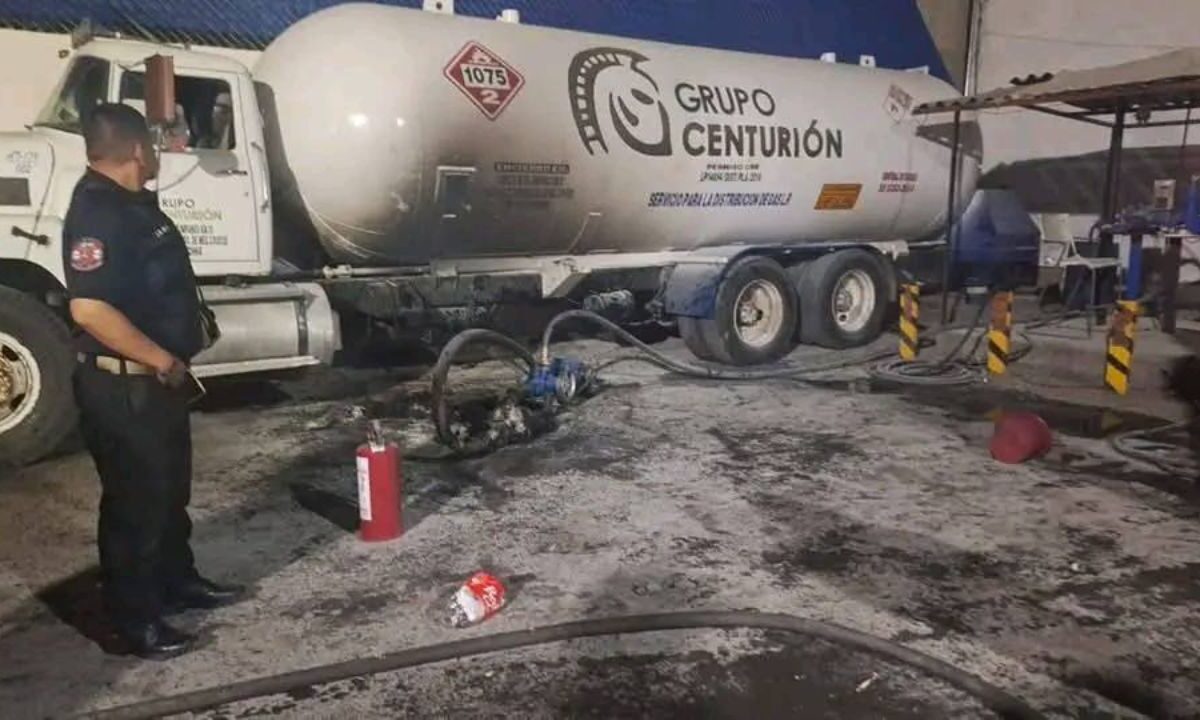 Se registra explosión en una gasera en Ecatepec.