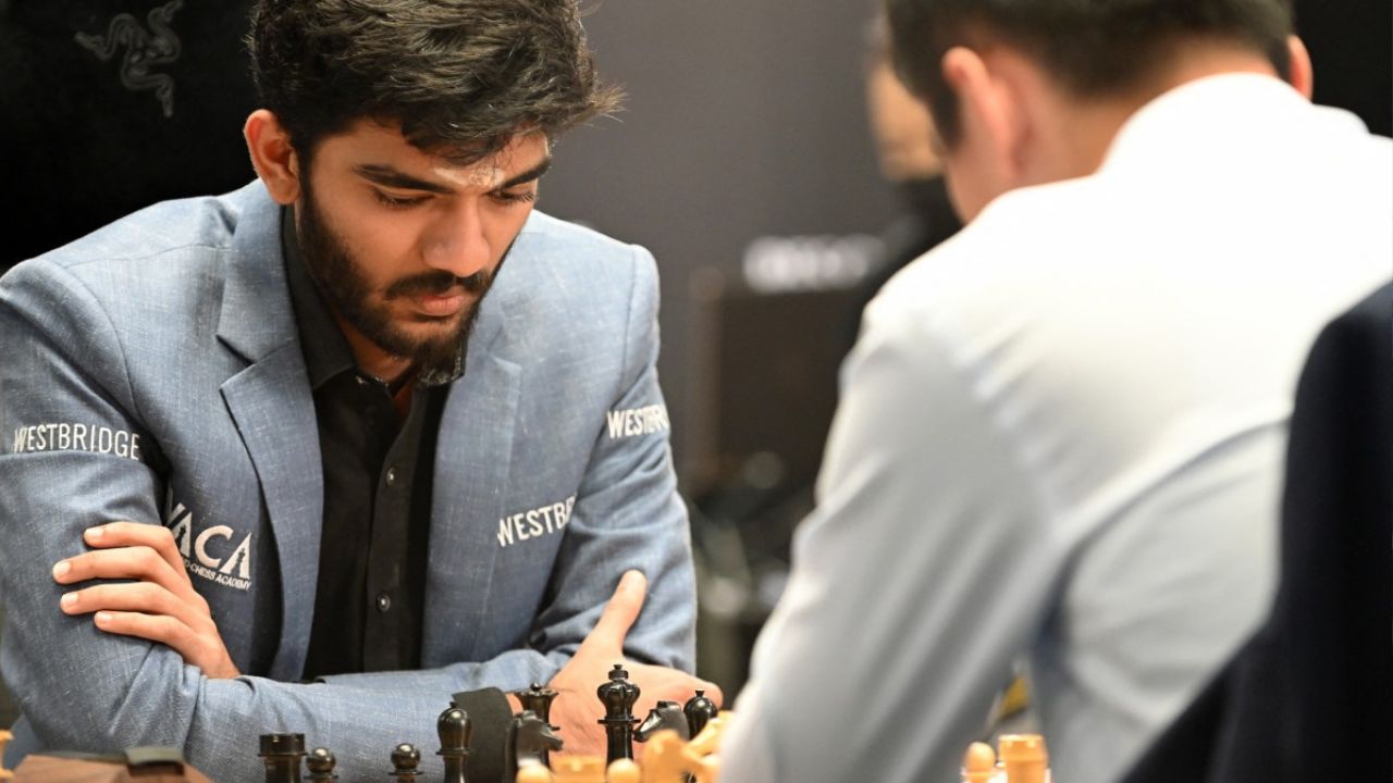 Dommaraju Gukesh, de 18 años, ganó el jueves la última partida larga del campeonato mundial de ajedrez contra el chino Ding Liren.