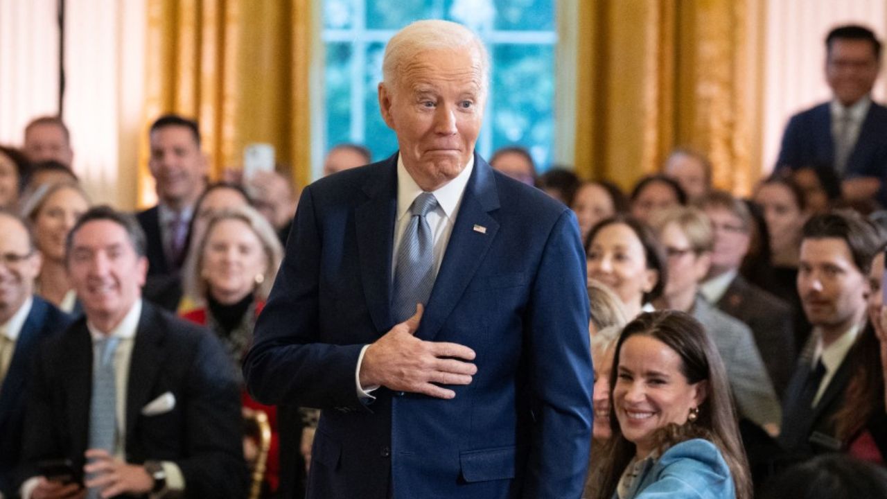 El presidente saliente Joe Biden conmutó las condenas de casi 1500 convictos e indultó a otros 39 sentenciados por delitos no violentos.