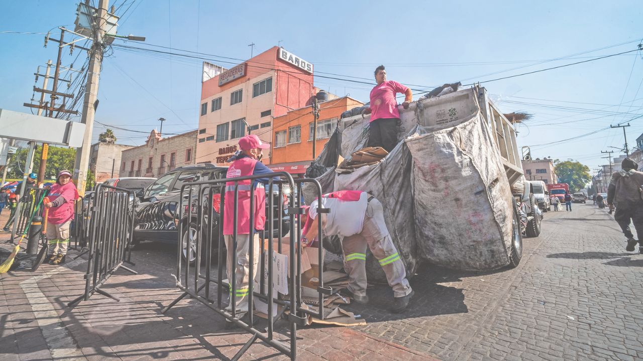 La alcaldía Gustavo A. Madero informó que se llevó a cabo el barrido de 279 kilómetros de vialidades por donde pasaron los peregrinos.