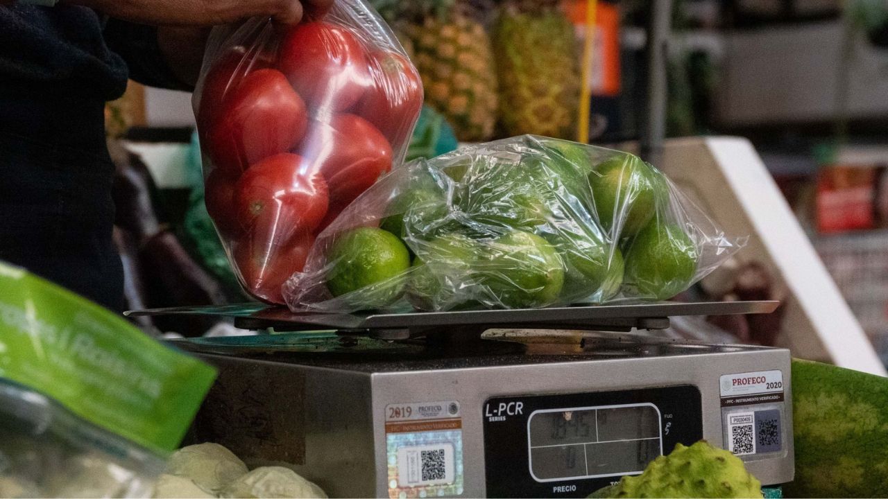 Inflación en México cae a 4.4% en diciembre.