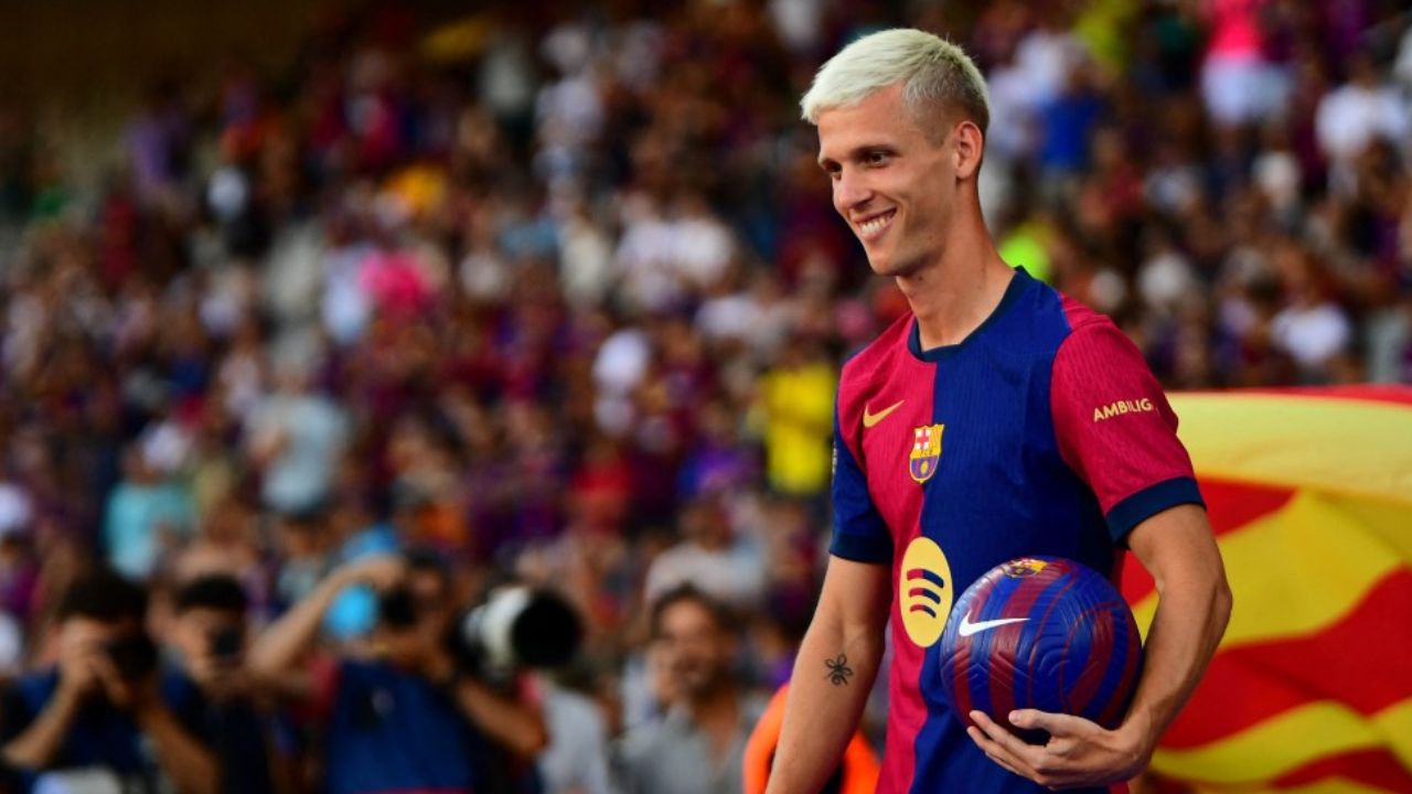 Dani Olmo en su presentación con el Barcelona