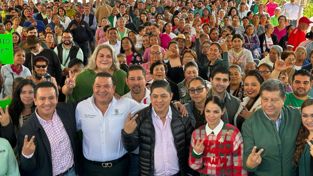 Ricardo Gallardo entrega nueva calle en Rioverde, SLP