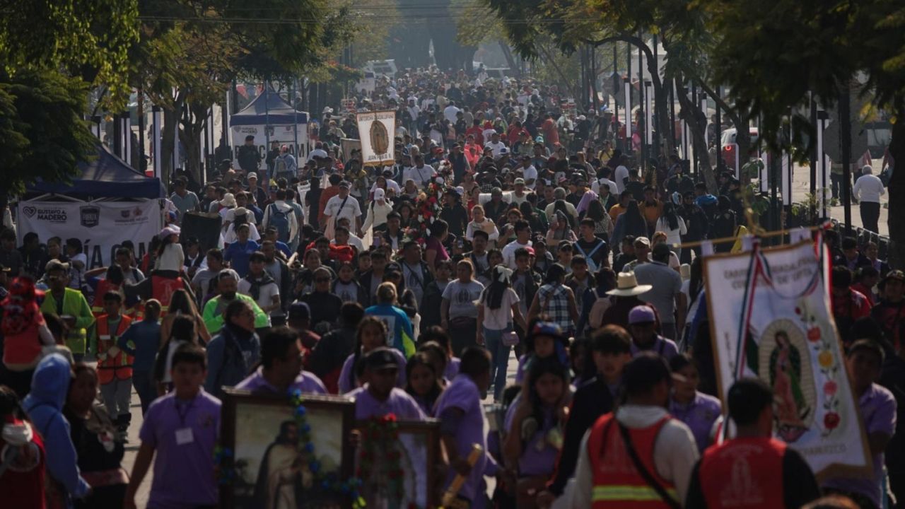 Peregrinos llegando a la Basílica de Guadalupe.