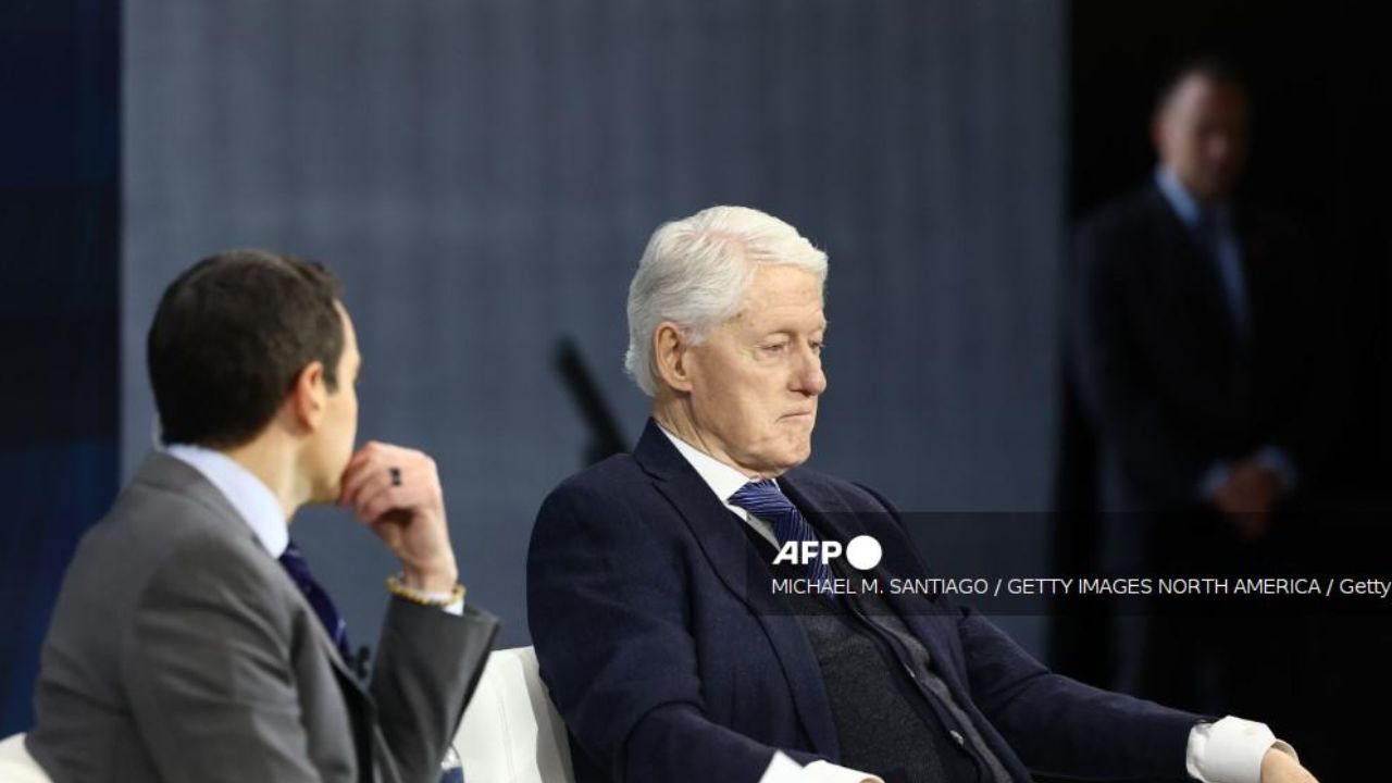 El expresidente Bill Clinton, fue hospitalizado con fiebre este lunes en Washington.