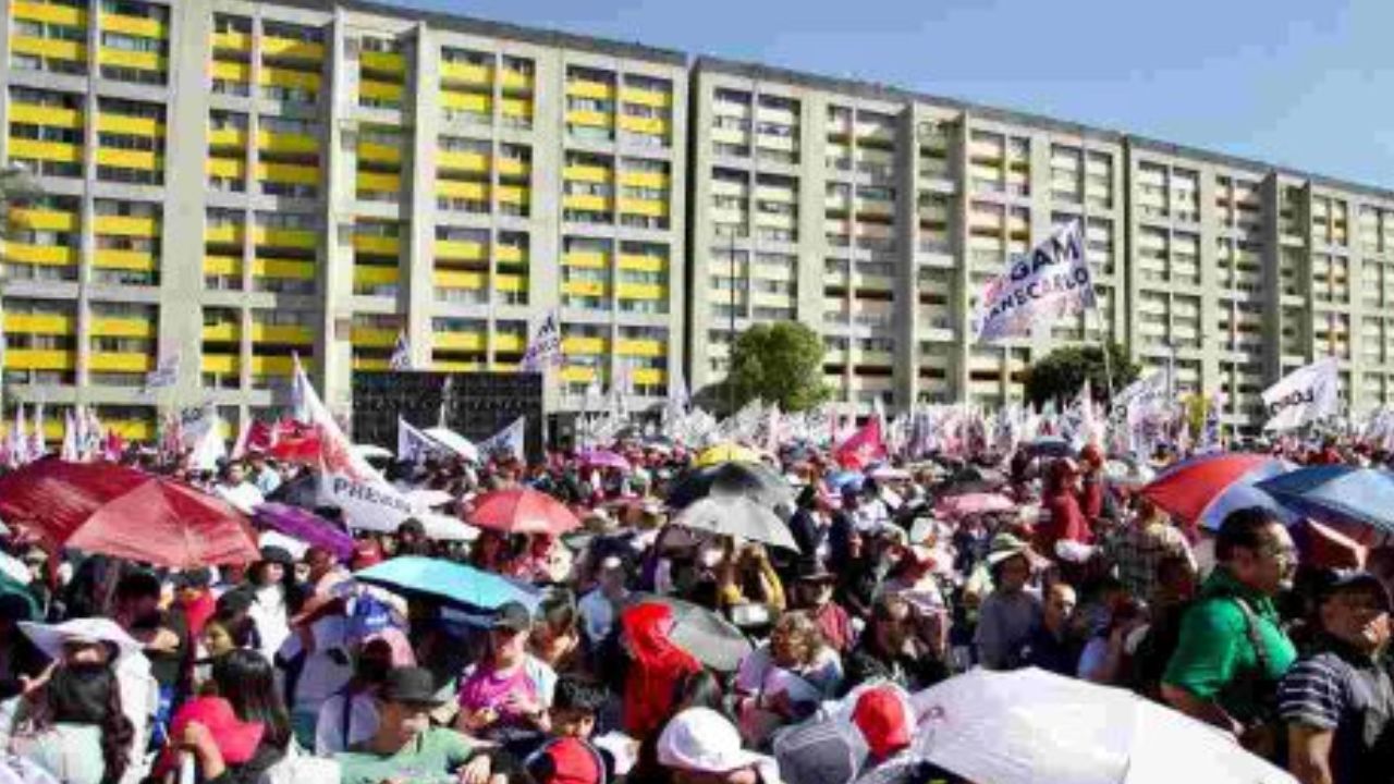 Dirigencia de Morena celebrando en Tlatelolco