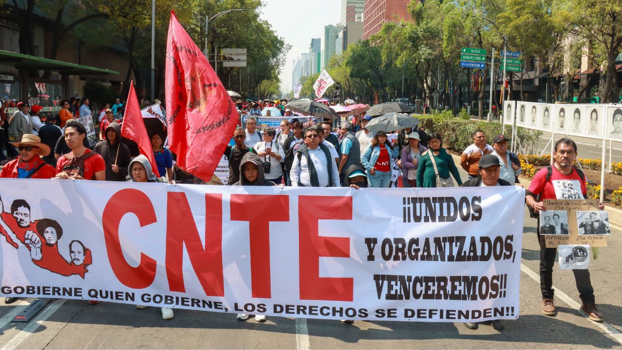 mega marcha de la CNTE