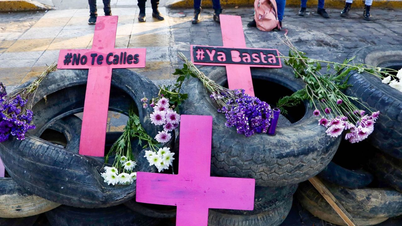 Cruces en marcha contra la violencia en la CDMX.