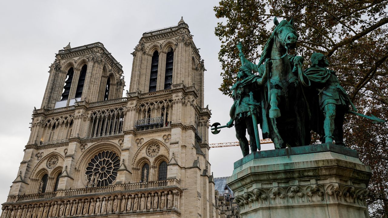 Los cantantes y organistas que componen los tres coros de Notre Dame están ansiosos por volver a la catedral para los primeros oficios y conciertos tras cinco años de reconstrucción.