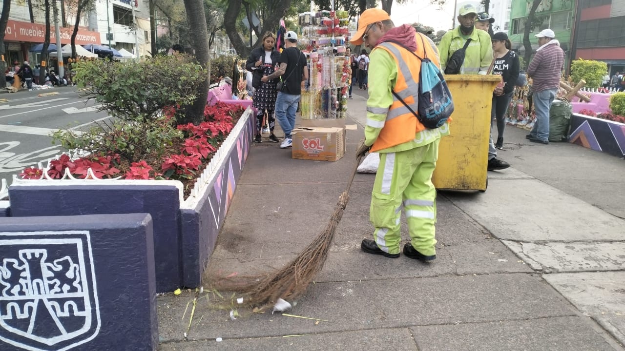 Foto: X@SOBSECDMX/ 536 toneladas de basura durante las peregrinaciones a la Basílica de Guadalupe