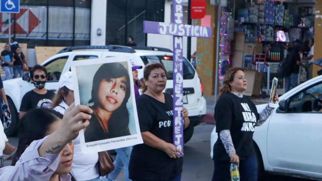 Marcha de colectivos feminsitas en Michoacan